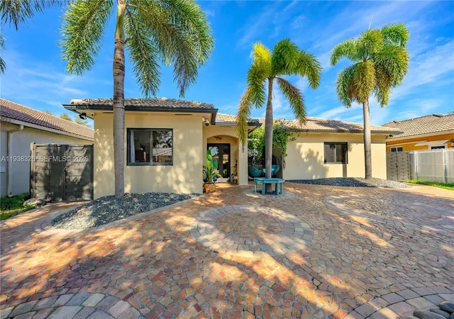 Homes for sale in Miami Lakes, FL | 8935 Nw 164th St, Miami Lakes, FL 33018 | MLS# A11938326