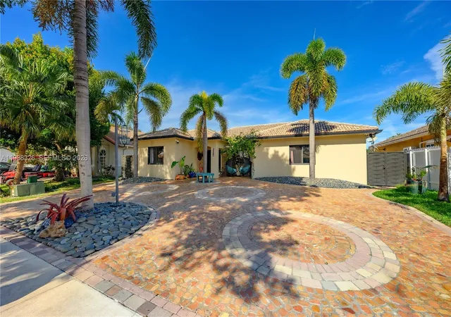 Homes for sale in Miami Lakes, FL | 8935 Nw 164th St, Miami Lakes, FL 33018 | MLS# A11938326