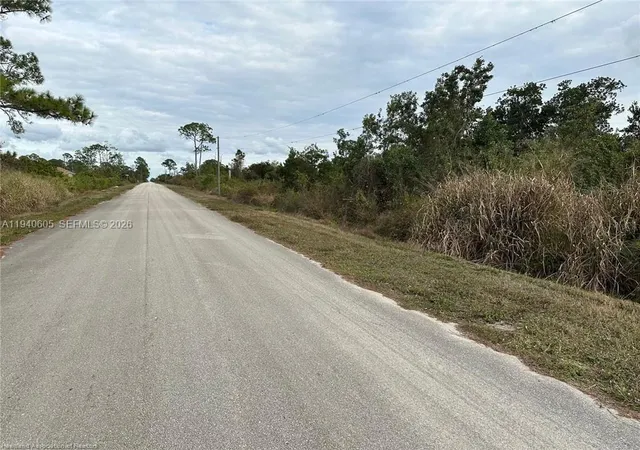 2nd image of 2301 S Avon Estates Blvd, Avon Park, FL 33825 | MLS# A11940605