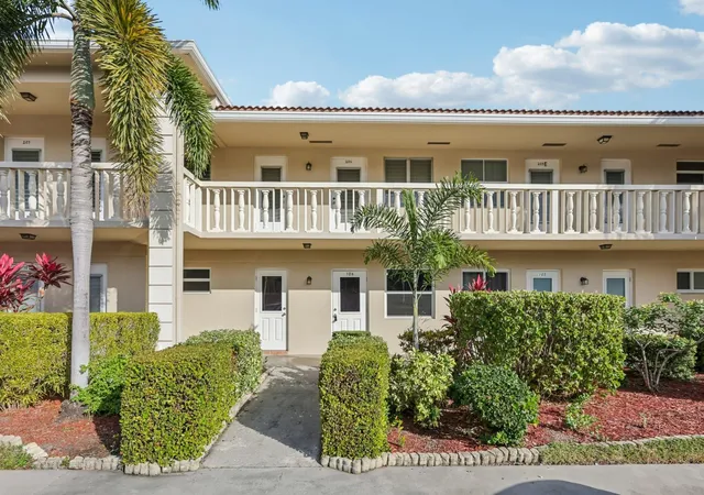 2nd image of 2131 Ne 42Nd Ct, Lighthouse Point, FL 33064