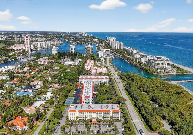 2nd image of 951 De Soto Rd, Boca Raton, FL 33432