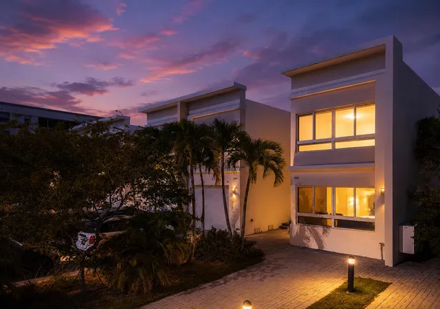 34th image of 2461 Ne 135th St, North Miami, FL 33181 | MLS# R11152330
