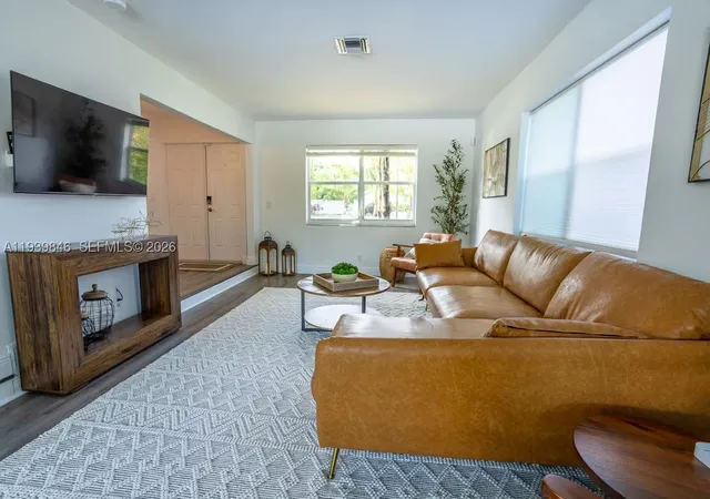 3rd image of 2154 Dorson Way, Delray Beach, FL 33445 | MLS# A11939846