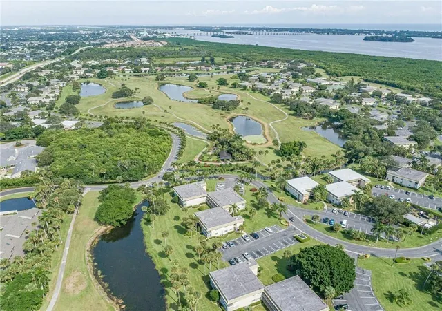 Homes for sale in Vero Beach, FL | 36 Vista Gardens Trail, Vero Beach, FL 32962 | Houzeo