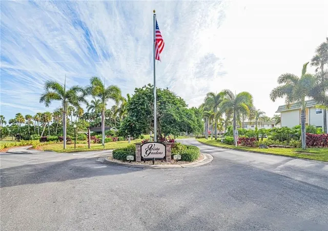 Homes for sale in Vero Beach, FL | 36 Vista Gardens Trl #103, Vero Beach, FL 32962 | MLS# R11152453