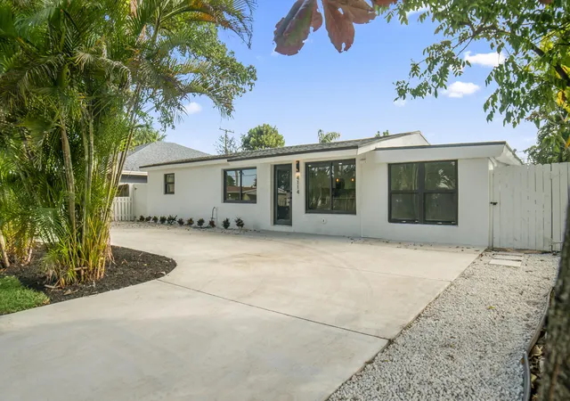 Homes for sale in Dania Beach, FL | 4114 Sw 49th Ct, Dania Beach, FL 33314 | MLS# R11152454