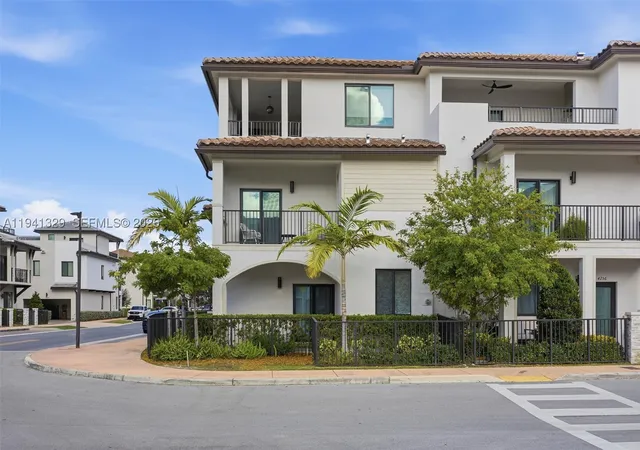 Photo 3 of Townhouse for sale at 4250 Nw 83rd Ave, Doral, FL 33166 | MLS# A11941329 | Listing updated on 2026-10-05