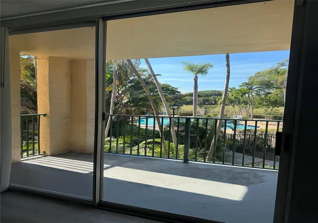 11th image of 1721 Village Blvd #204, West Palm Beach, FL 33409 | MLS# F10544303