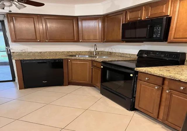 4th image of 208 Wimbledon Lake Dr #208, Plantation, FL 33324 | MLS# R11152840