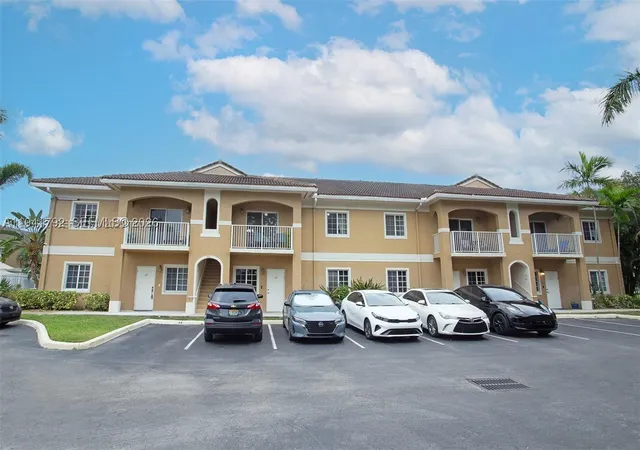 Homes for sale in Hollywood, FL | 911 Hillcrest Ct #127, Hollywood, FL 33021 | MLS# A11941792