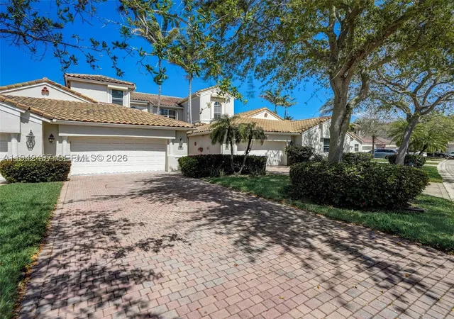 Photo 3 of Townhouse for sale at 963 S Harbor Vw S, Hollywood, FL 33019 | MLS# A11942497 | Listing updated on 2026-08-26