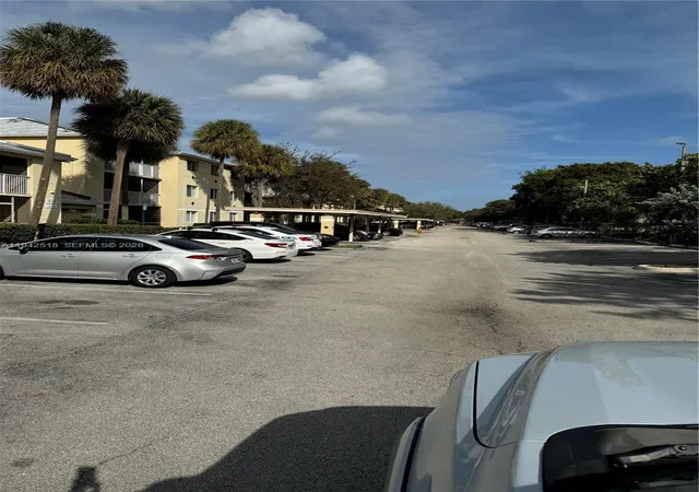 2nd image of 440 S Park Rd, Hollywood, FL 33021