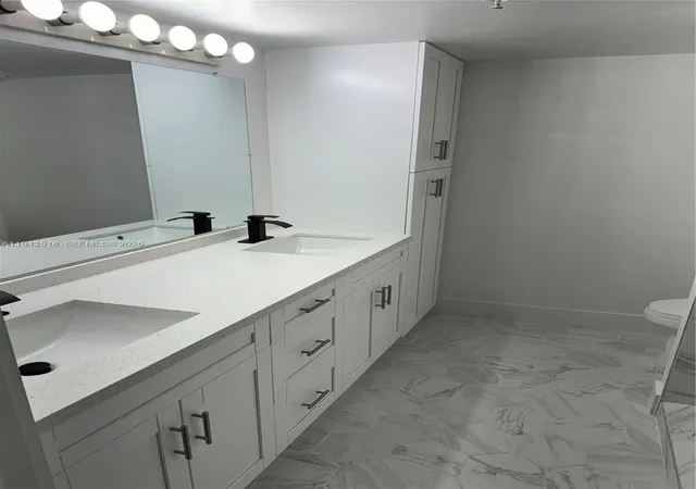 3rd image of 440 S Park Rd, Hollywood, FL 33021