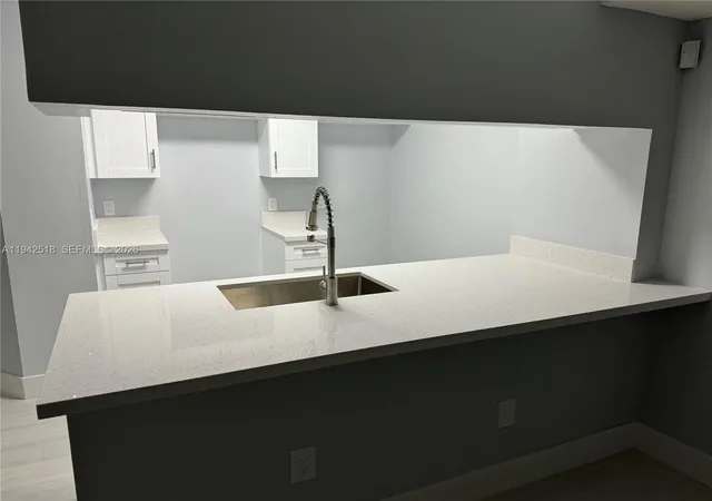 5th image of 440 S Park Rd, Hollywood, FL 33021