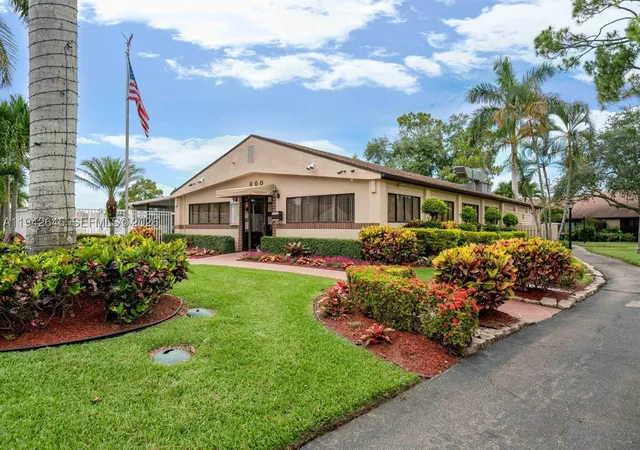2nd image of 623 Sea Pine Wy, Green Acres, FL 33415