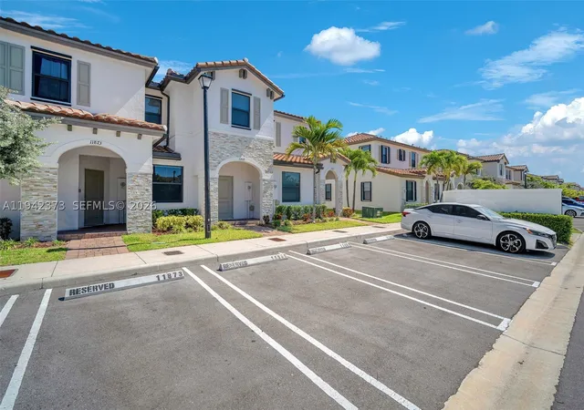 4th image of 11869 Sw 246Th Ter, Homestead, FL 33032 | MLS# A11942373