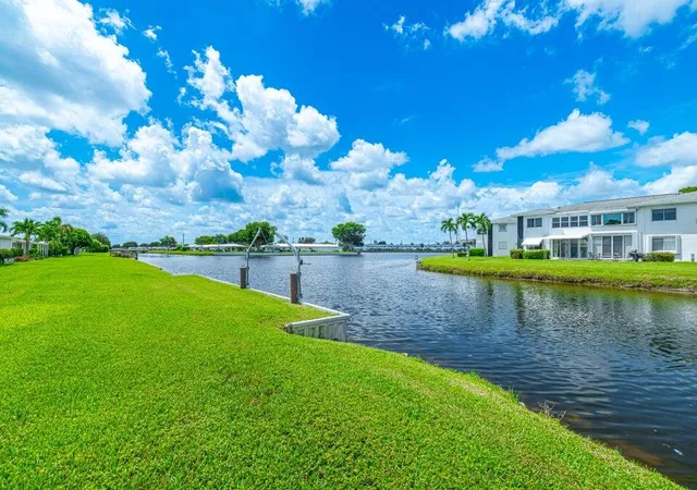 3rd image of 135 Nw 14Th St, Boynton Beach, FL 33426 | MLS# R11153103
