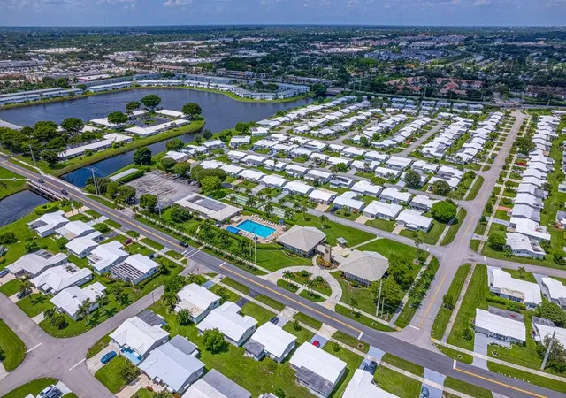 42nd image of 135 Nw 14th St, Boynton Beach, FL 33426 | MLS# R11153103