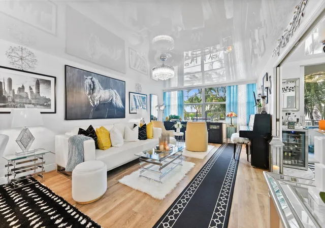 3rd image of 1160 N Federal Hwy #221, Fort Lauderdale, FL 33304 | MLS# R11153104