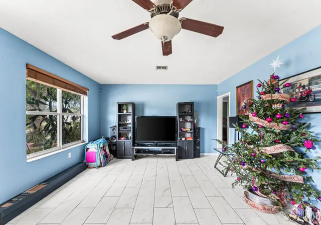 5th image of 305 Henthorne Dr, Palm Springs, FL 33461 | MLS# R11153227