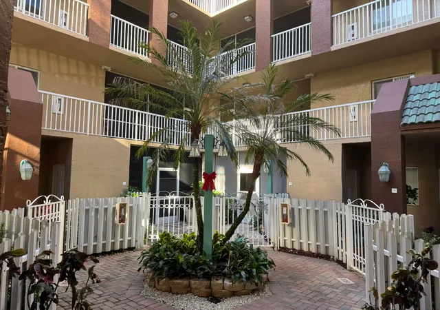 Homes for sale in Tamarac, FL | 7715 Southampton Ter, Tamarac, FL 33321