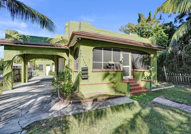 1st image of 627 30th St, West Palm Beach, FL 33407 | MLS# R11153262
