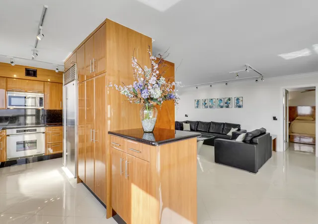 3rd image of 5380 N Ocean Dr #20b, Singer Island, FL 33404 | MLS# R11153374