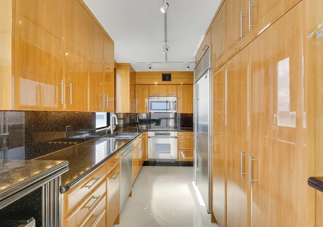 4th image of 5380 N Ocean Dr #20b, Singer Island, FL 33404 | MLS# R11153374