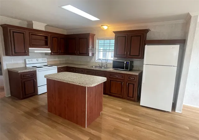 2nd image of 2321 Sw 85th Ave, Davie, FL 33324 | MLS# F10544939