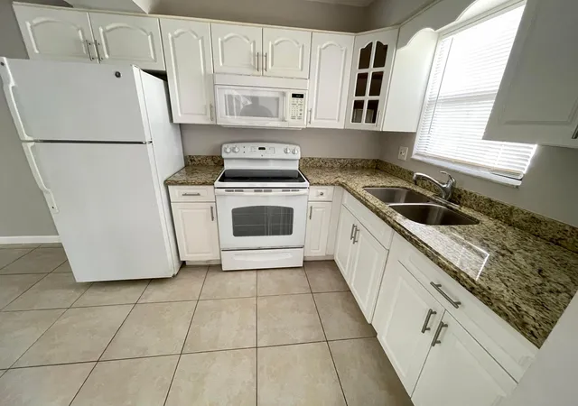 3rd image of 5806 Channel Dr, Greenacres, FL 33463 | MLS# R11153641