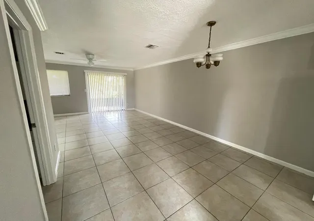 5th image of 5806 Channel Dr, Greenacres, FL 33463 | MLS# R11153641