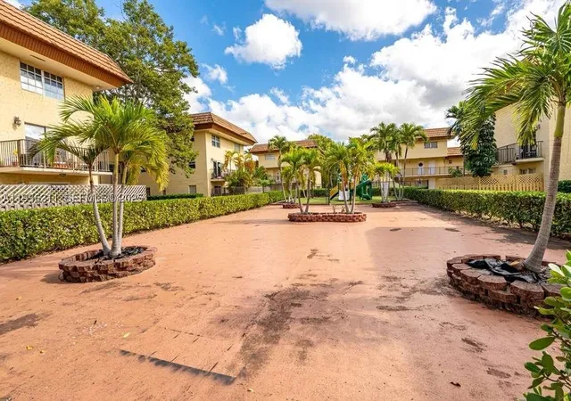 2nd image of Courtyards at Kendall Condo, Miami, FL 33173