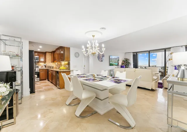 3rd image of 5600 N Flagler Dr #605, West Palm Beach, FL 33407 | MLS# R11153654