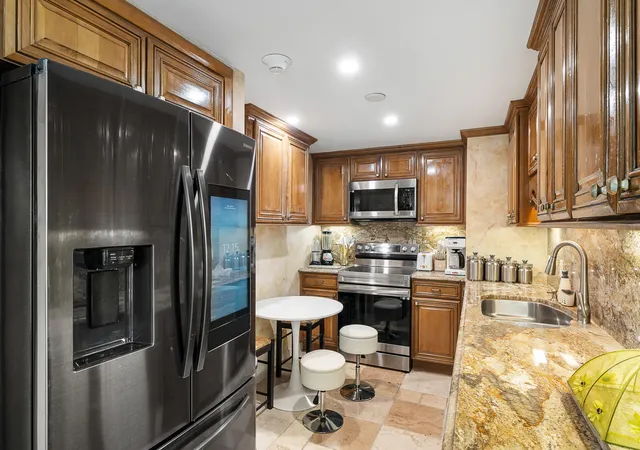 4th image of 5600 N Flagler Dr #605, West Palm Beach, FL 33407 | MLS# R11153654