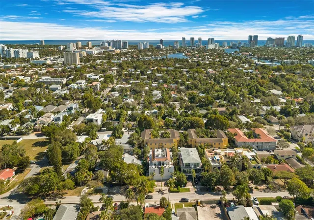 3rd image of 732 Ne 15Th Ave, Fort Lauderdale, FL 33304 | MLS# F10545083