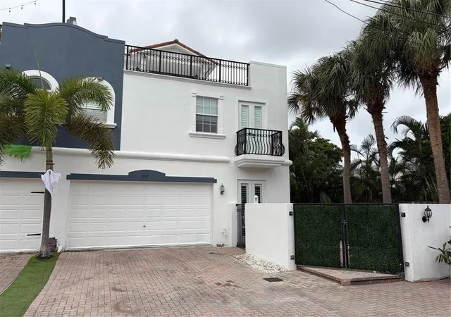 4th image of 732 Ne 15Th Ave, Fort Lauderdale, FL 33304 | MLS# F10545083