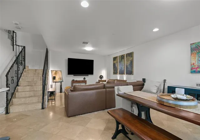 5th image of 732 Ne 15Th Ave, Fort Lauderdale, FL 33304 | MLS# F10545083