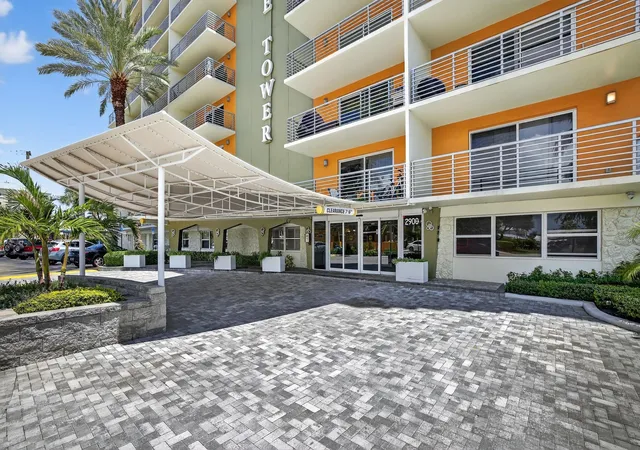 2nd image of 2900 Ne 30Th St, North Lauderdale, FL 33306
