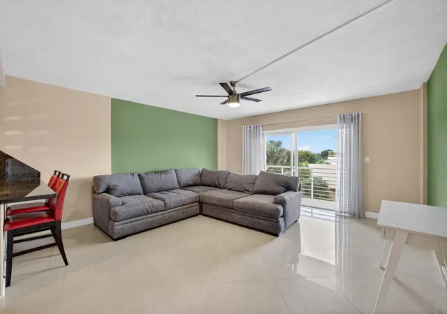 5th image of 2900 Ne 30Th St, North Lauderdale, FL 33306