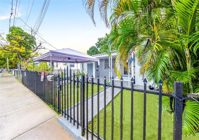 Homes for sale in Miami, FL | 943 Sw 9th Ave, Miami, FL 33130 | MLS# A11944616