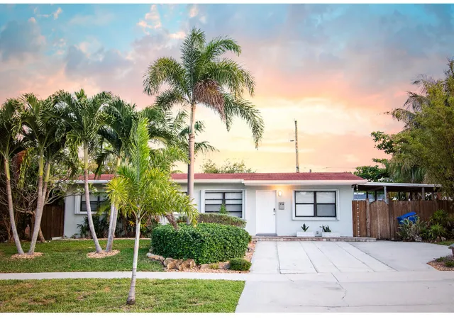 1st image of 916 W Drew St, Lantana, FL 33462 | MLS# R11154167