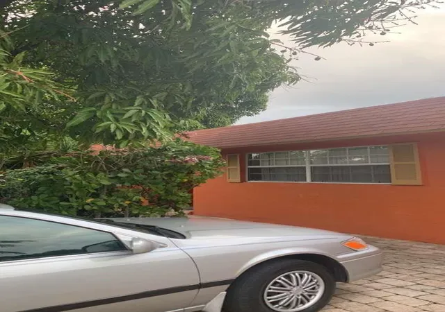 2nd image of 2070 Ne 2nd Ave, Pompano Beach, FL 33060 | MLS# F10545531