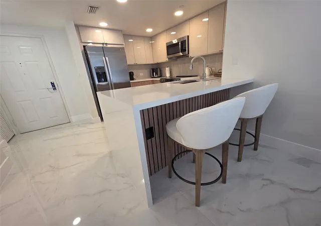 5th image of 19501 W Country Club Dr #2306, Aventura, FL 33180 | MLS# F10544754