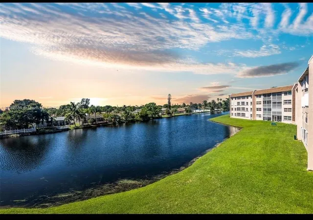 2nd image of 10442 Sunrise Lakes Blvd, Sunrise, FL 33322