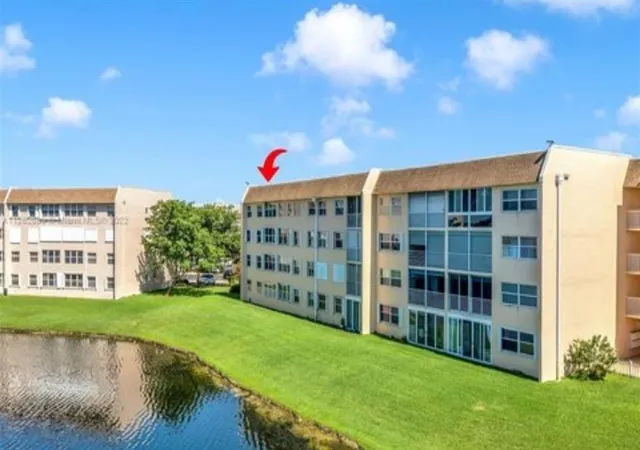 3rd image of 10442 Sunrise Lakes Blvd, Sunrise, FL 33322