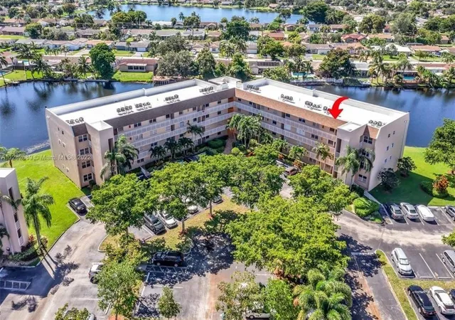 4th image of 10442 Sunrise Lakes Blvd, Sunrise, FL 33322
