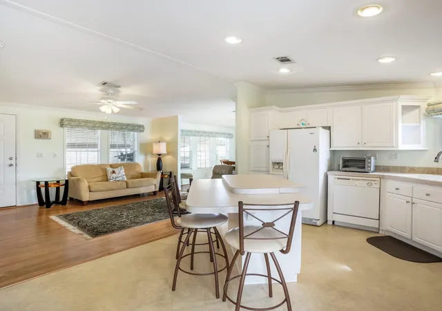 3rd image of 8531 Sw 20Th Ct, Davie, FL 33324 | MLS# F10545696
