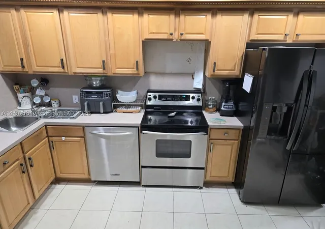 Photo 4 of Single family home for sale at 2733 Washington St, Hollywood, FL 33020 | MLS# A11946647 | Listing updated on 2026-10-07