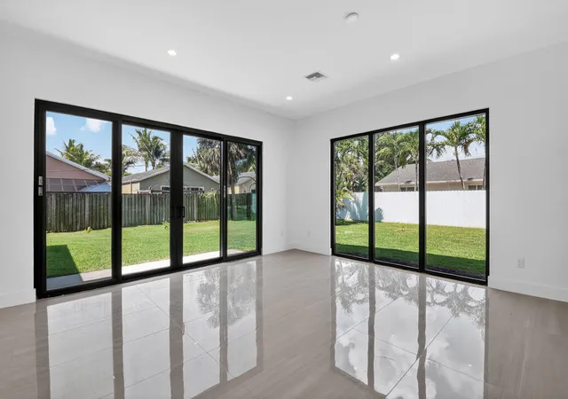 2nd image of 3920 Espan Ct, Palm Springs, FL 33461 | MLS# R11154923