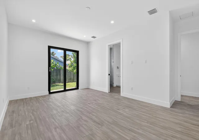 4th image of 3920 Espan Ct, Palm Springs, FL 33461 | MLS# R11154923
